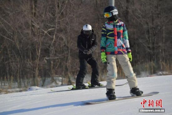 ��ѩ�ۺ������ڼ����е�ѩ��(ch��ng)��ѩ��(�Y�ψD)���� �z